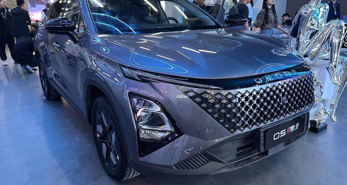 Kelebihan Chery C5 CSH: Hybrid 1.000 Km Fitur ADAS Lengkap
