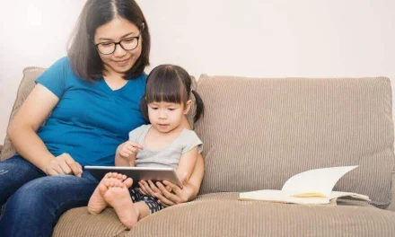Pentingnya Membatasi Screen Time Pada Anak Agar Tidak Candu