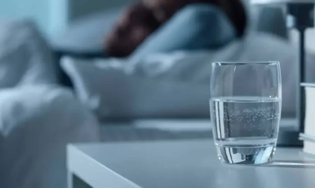 Manfaat Minum Air Putih Di Malam Hari Ternyata Sangat Bagus!