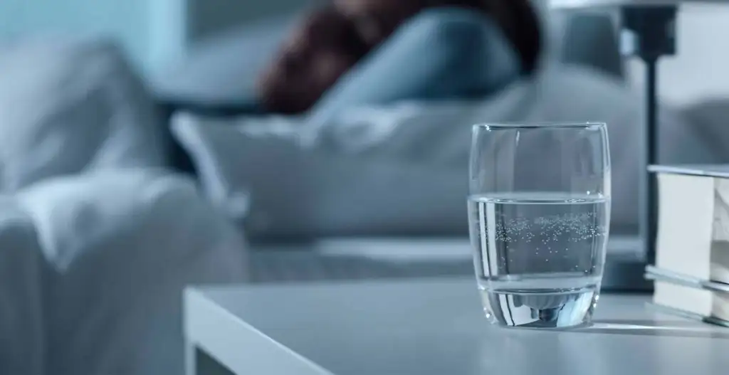 Manfaat Minum Air Putih Di Malam Hari Ternyata Sangat Bagus!