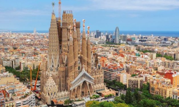 Sagrada Familia Merupakan Sebuah Gereja Tertinggi Di Dunia!