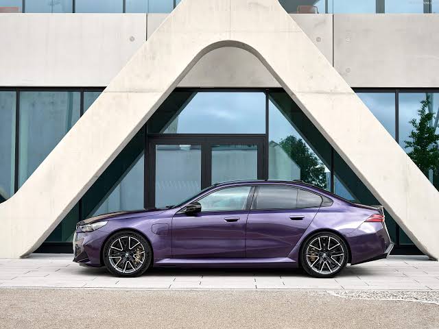 BMW M5 2025 Dengan Desain Yang Sporty Dan Elegan
